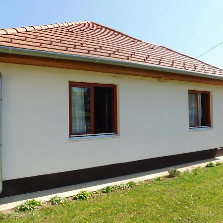 8888 Apartmanház Lispeszentadorján Exterior foto