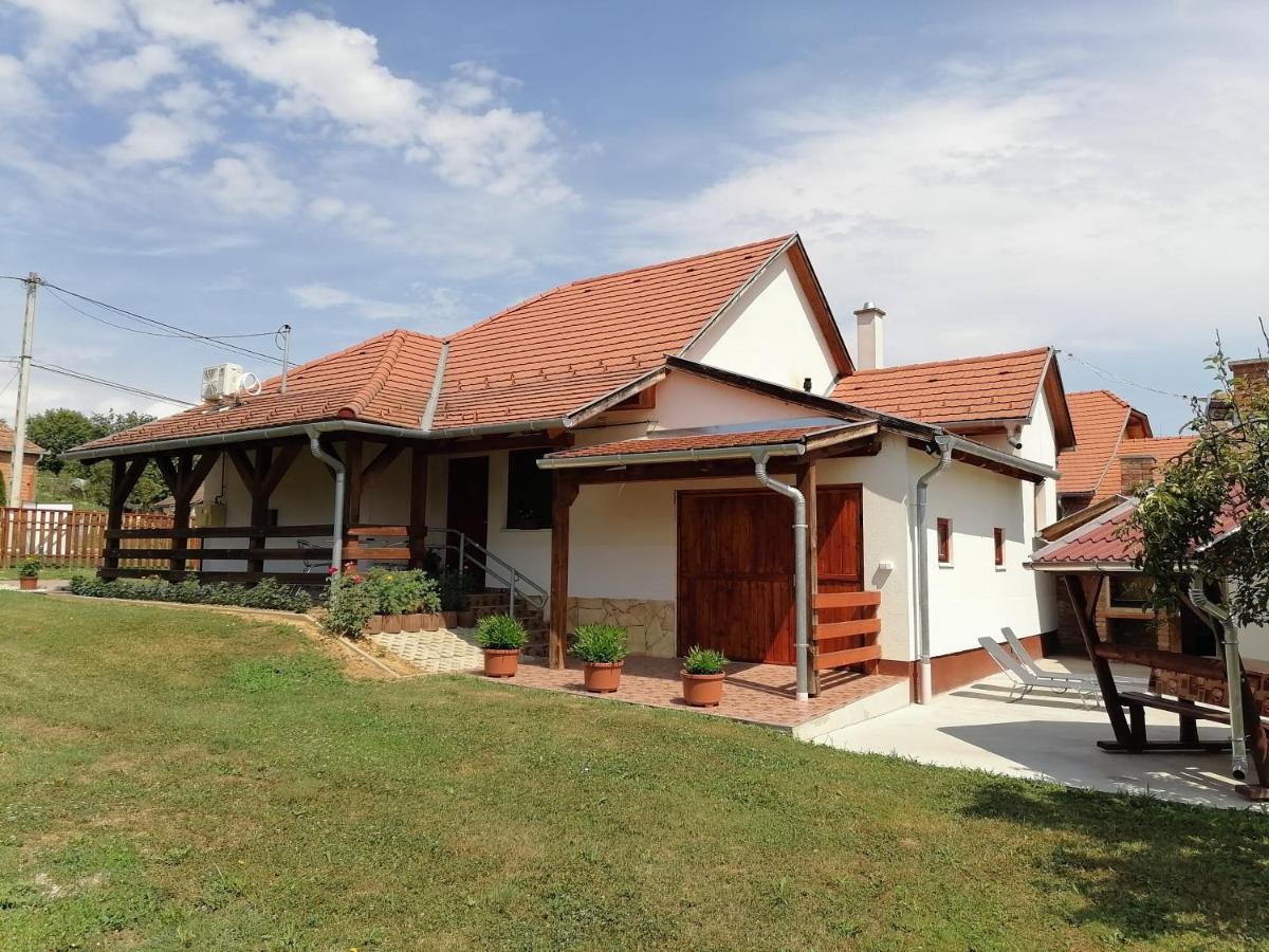 8888 Apartmanház Lispeszentadorján Exterior foto